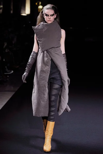 Look 3